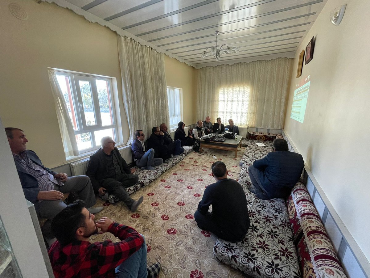 K_ilcetarim's tweet photo. #TarımSahada
Bakanlığımızın ülke genelinde başlattığı "Cuma Buluşmaları" kapsamında; 
📍Karapınar ilçemiz Kayacık Mahallesinde "Tarımsal Üretim Planlaması"nı anlattık. https://t.co/bH40ptQcKD