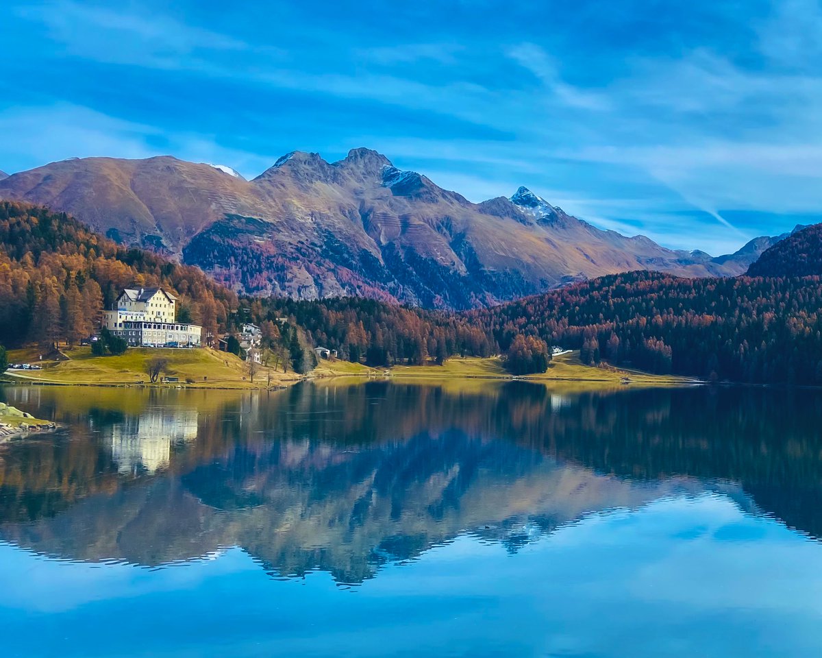 dgonzaca's tweet photo. Viajar por los alpes te transporta a lugares que siempre habías soñado desde pequeño y que te produce un síndrome de Stendhal cuando llegas alli  - Sankt Moritz , Suiza https://t.co/kIwoEo8HE9