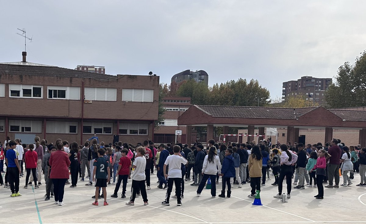 TalaveraAyto's tweet photo. El alcalde agradece a la comunidad educativa su constante solidaridad con los afectados por la DANA

👉 https://t.co/H2d1iZNbxf https://t.co/5vbTpP47u3