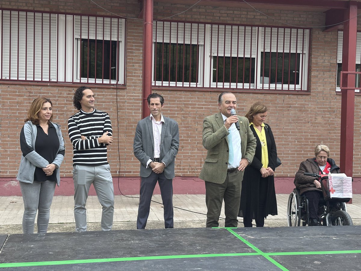 TalaveraAyto's tweet photo. El alcalde agradece a la comunidad educativa su constante solidaridad con los afectados por la DANA

👉 https://t.co/H2d1iZNbxf https://t.co/5vbTpP47u3