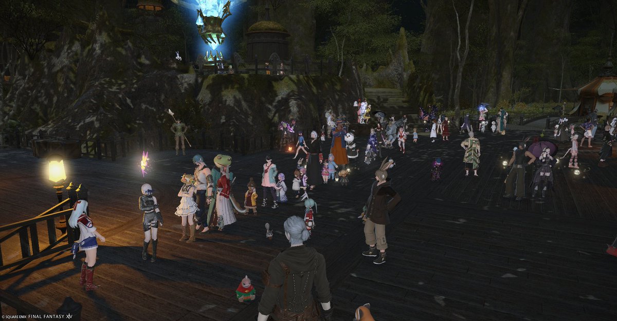 aoiffxiv's tweet photo. わぁぉドドーンっと大行列！ということで列整理補助してました(* ´艸｀)お声掛けくださったり、ご協力してくださった皆様ありがとうございました～！
#CafeBar_Kedvenc #WindyBell #モシㇼ雑貨店
#FF14 #青天市 #FF14CCC https://t.co/by70SA5osX