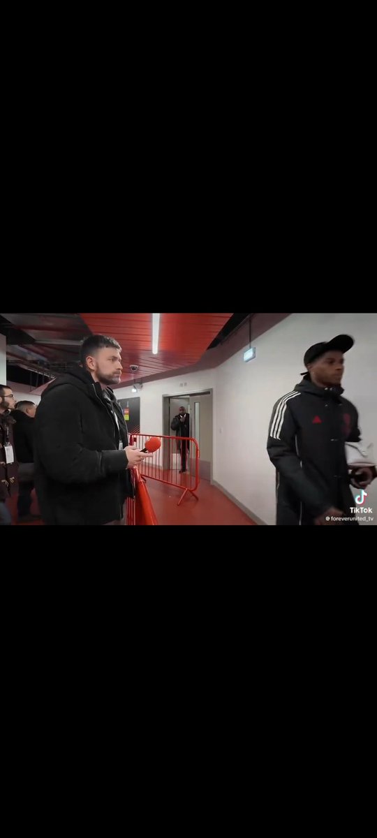 He's sticking his hand out reaching for high fives and pats on the backs for everybody, then when rashford comes just glares over and says "alright Marcus".
Don't expect people to be warm and welcoming when you're not to them.