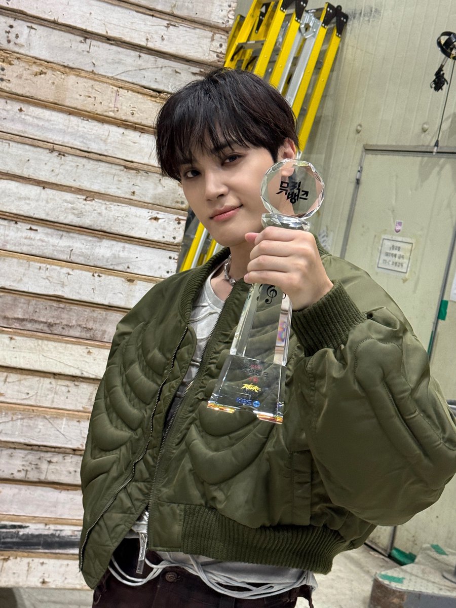 WE_THE_BOYZ's tweet photo. [주학년] 더비 덕분에!!!!! 고마워 더비~~~🥹💘 https://t.co/VfXDyJXPQA