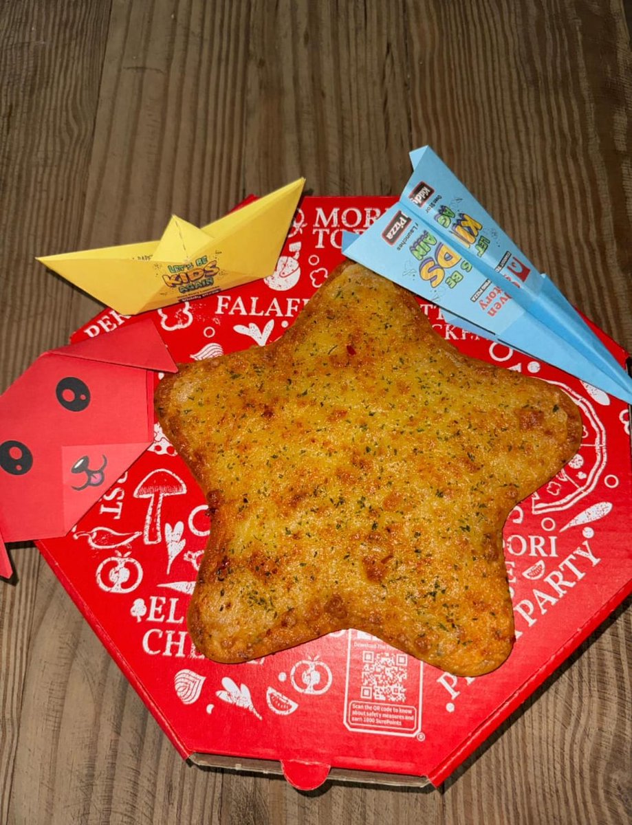 ayushhhsethiya's tweet photo. Remember when your biggest worry was getting your paper plane to fly the farthest in class? @Oven_Story is taking us back to those simpler, happier times with their latest, uniquely shaped Kiddy Pizzas that hit us rightย inย theย feels. Such a cute gesture!
#letsbekidsagain #childrensday