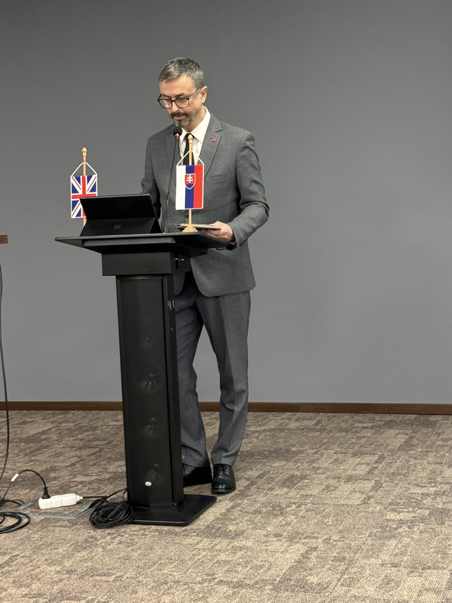 Marcin explains the process of decolonizing the curriculum and the re-centring of narratives to foreground differing voices   #sel24