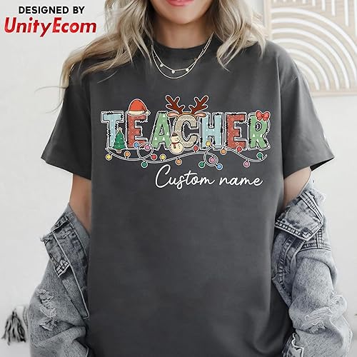 unityecomshop's tweet photo. Celebrate your favorite teacher this Christmas with our Custom Teacher Christmas Shirt! 🎄 A unique, festive gift they’ll love. Spread those #FridayVibes and bring on the #FridayFeeling for the holidays! #GoodFriday #Friyay
👉 https://t.co/RPUopPN0e4 https://t.co/HaC11Qwkme