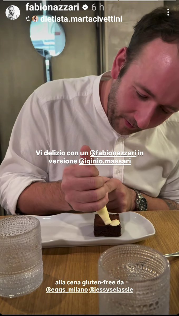 francaruberto56's tweet photo. #jessyselassie
#eggs_milano
Un momento divertente con #dietista.martacivettini e
#fabionazzari in versione #iginio.massari alla cena gluten-free 😅😅 https://t.co/jZ26rgbC0v