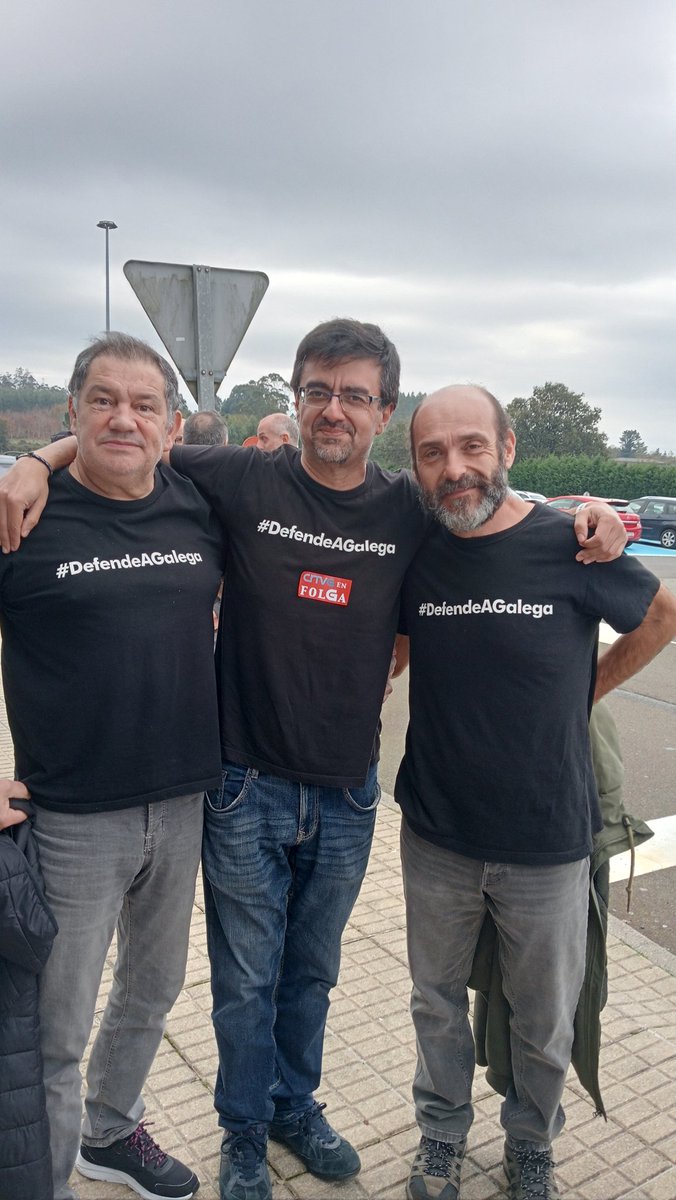 ManuelPampinS's tweet photo. Honra e orgullo compartir con estes dous grandes da comunicación e da interpretación. A valentía e honestidade de @CarlosJimenezd e @FedericoPrezRey son innegociábeis. Que aprendan deles os compañeiros cagóns e @s que veñen detrás.
#VenresNegro338
#crtvgenfolga
@DefendeAGalega https://t.co/zCPMH2xsuW
