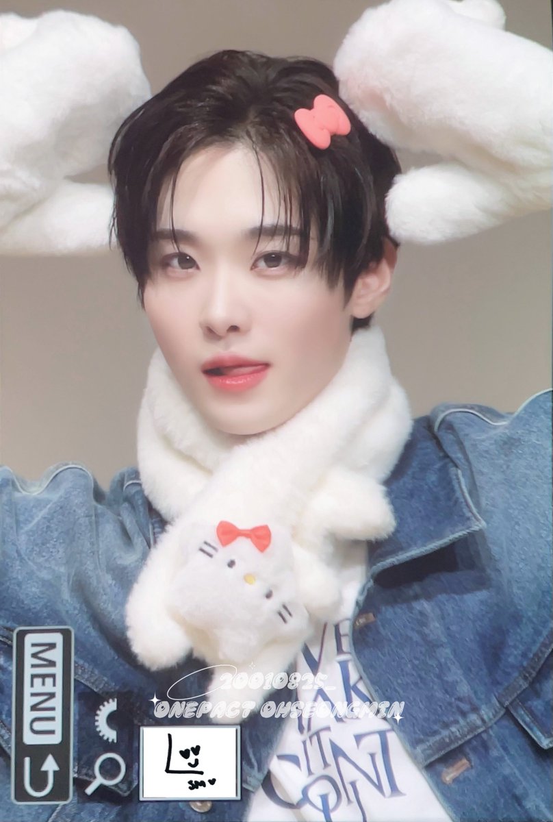2OO1O825_'s tweet photo. 241108 🎧❄🩷

#ONEPACT #원팩트 #오성민 
#オソンミン #ソンミン #OHSEONGMIN https://t.co/CJIsGlzd3p