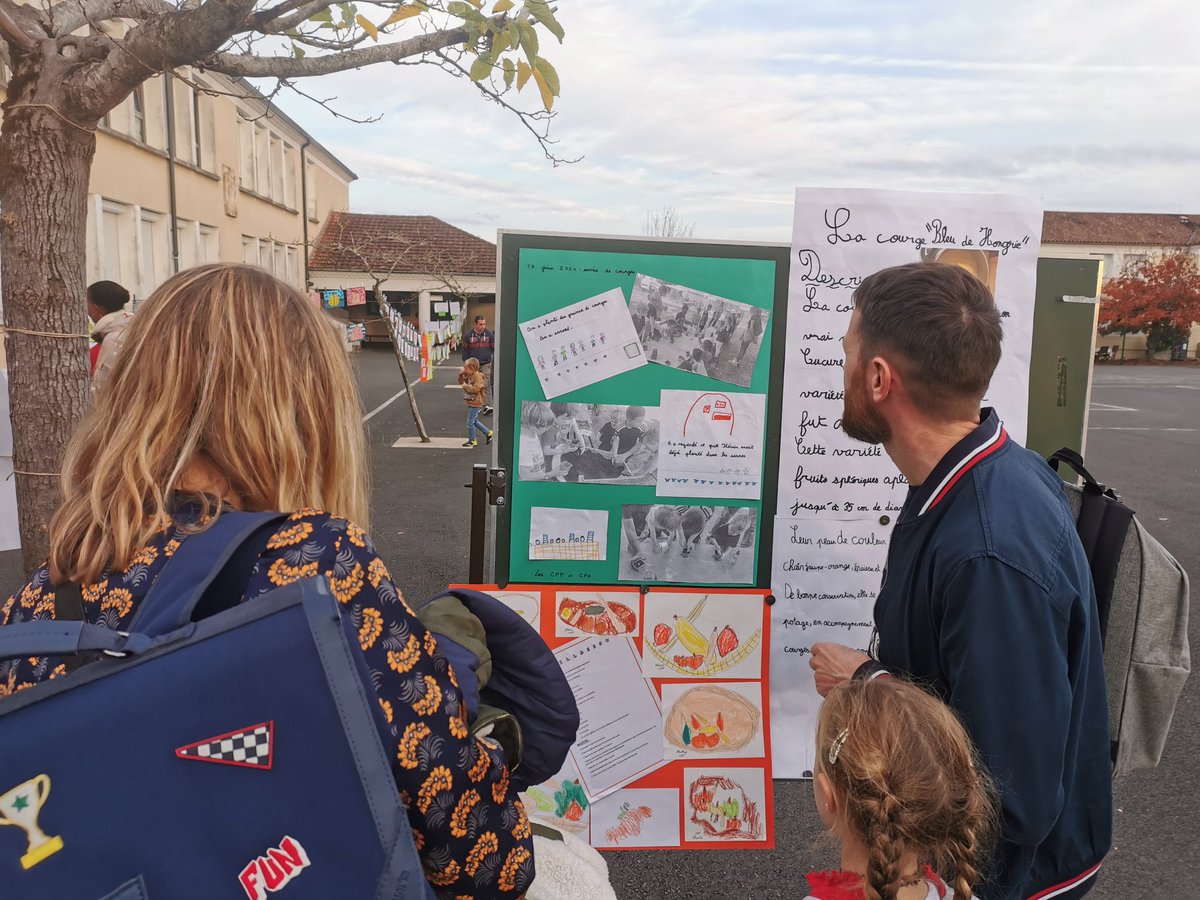 StefanutoC's tweet photo. [#DeleguesMSAenAction] Le projet autour de la courge initié par notre élue #msa_dlg F. David-Testud touche à sa fin. Un événement visuel et gustatif est organisé à l’école Mounet-Sully de St-Astier autour des courges que les enfants ont semées en juin et récoltées en septembre. https://t.co/dfoaQDY9gS