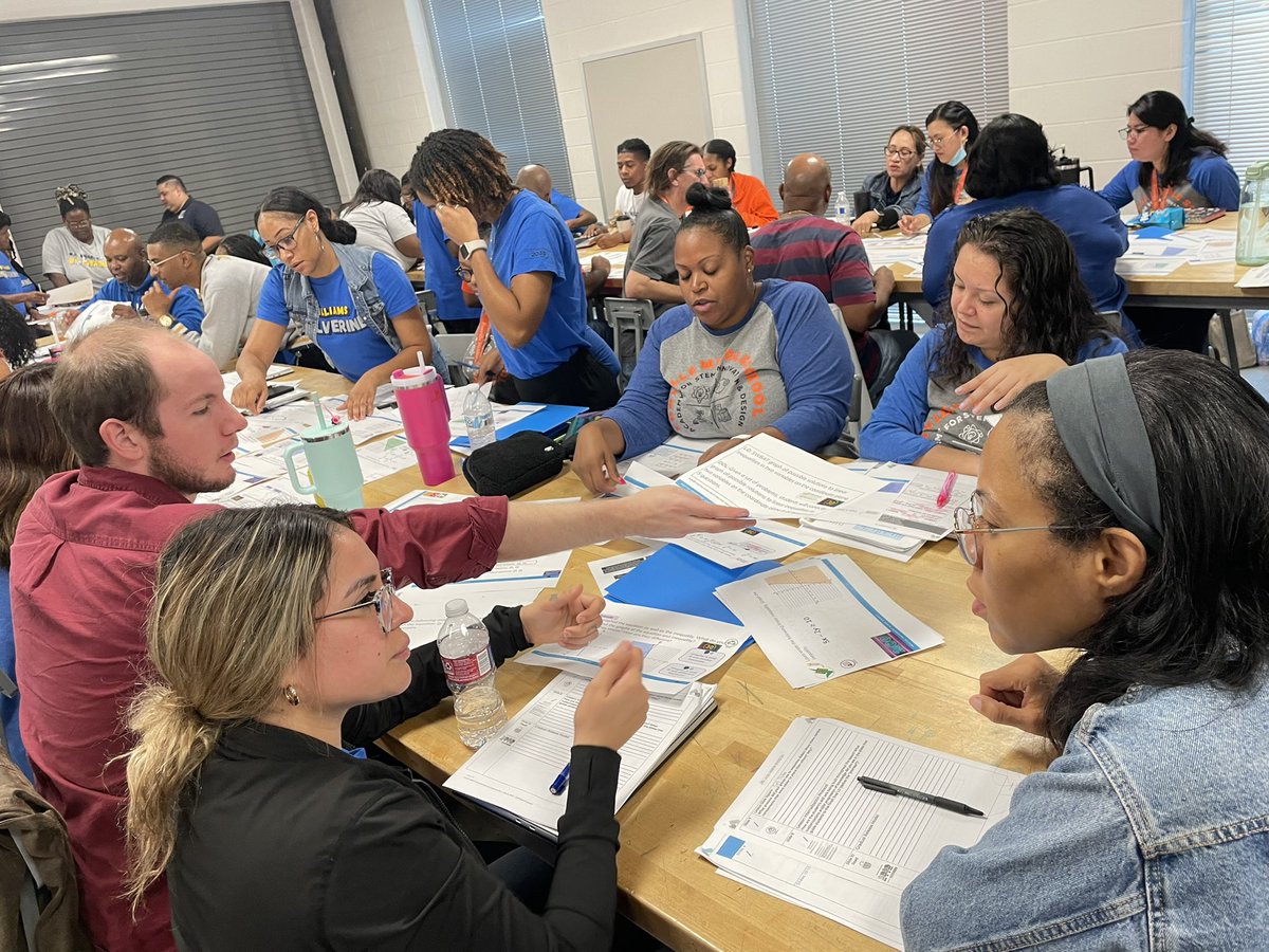 GalindoKgalindo's tweet photo. @Fonville_MS is at @SHMSTC engaged in our Unit 2 training @HISDNorthDiv #wearefonville #unit2pd #theynotlikeus Thank you @Williams44STEM for collaborating with us today! https://t.co/iJpp67BA9E
