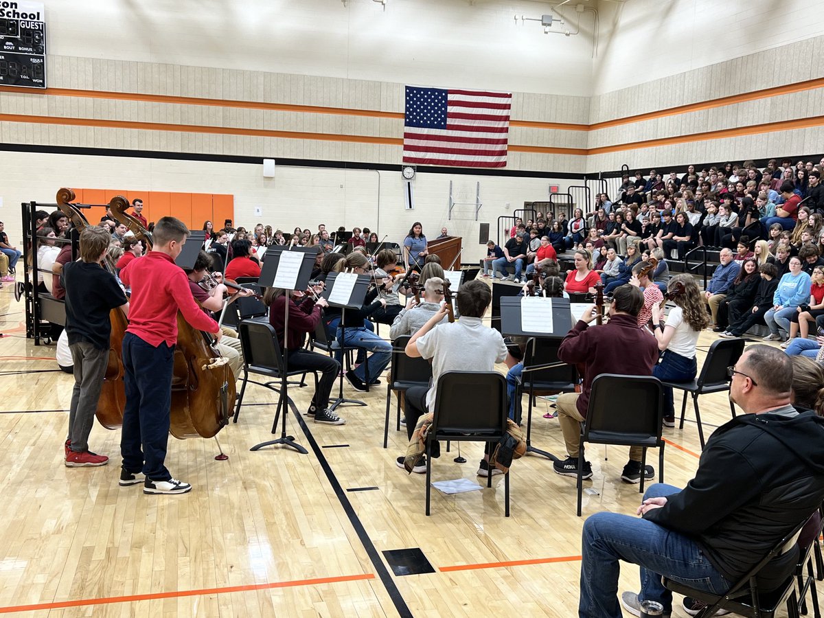 Celebrating our veterans at Wilson this morning. ⁦<a href="/Newark_Schools/">Newark City Schools</a>⁩