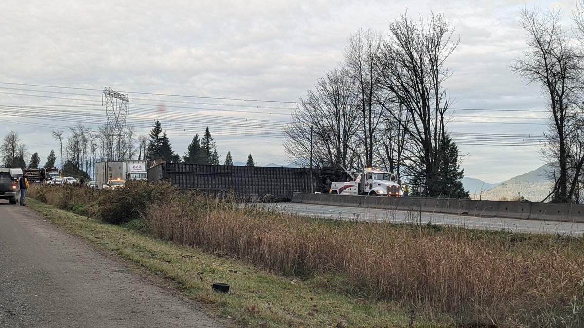 Hwy 1 at Annis road as of 8am. Could be a bit before this clears up. <a href="/DriveBC/">DriveBC</a> #chilliwack