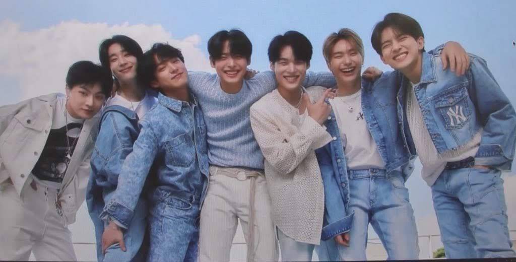 AliceSikie's tweet image. 🎂 HAPPY 8th ANNIVERSARY #VICTON🥂

You're the best thing that ever happened in my life, I'm so grateful &amp;amp; indebted to you. Whatever the days to come, I'll always be by your side.
💙 THANK YOU FOR BEING THERE 💛

#빅톤 #VICTON_8th_Anniversary #HAPPY_VICTON_DAY #AlwaysWeLoveVICTON