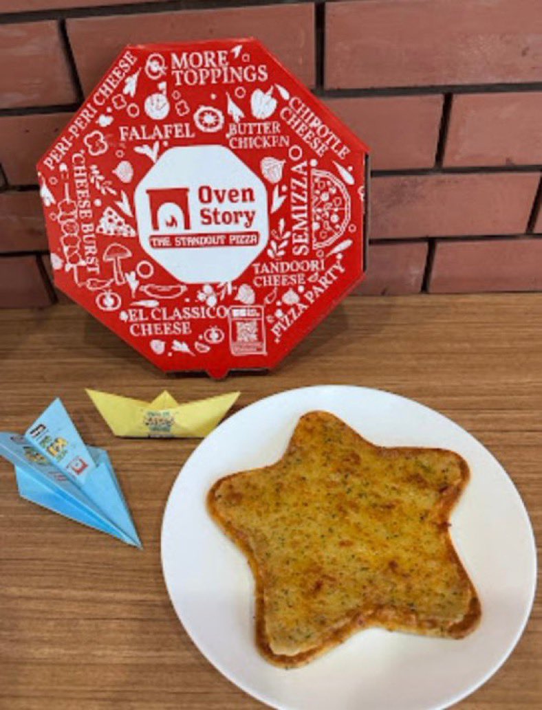 sajcasm_'s tweet photo. Remembering my school days and folding paper planes with the gang! @Oven_Story star-shaped pizzas and these paper craft kits really brought back those days, no tension full enjoyment ๐ฅน
#letsbekidsagain #childrensday https://t.co/nVO4TRoHY4
