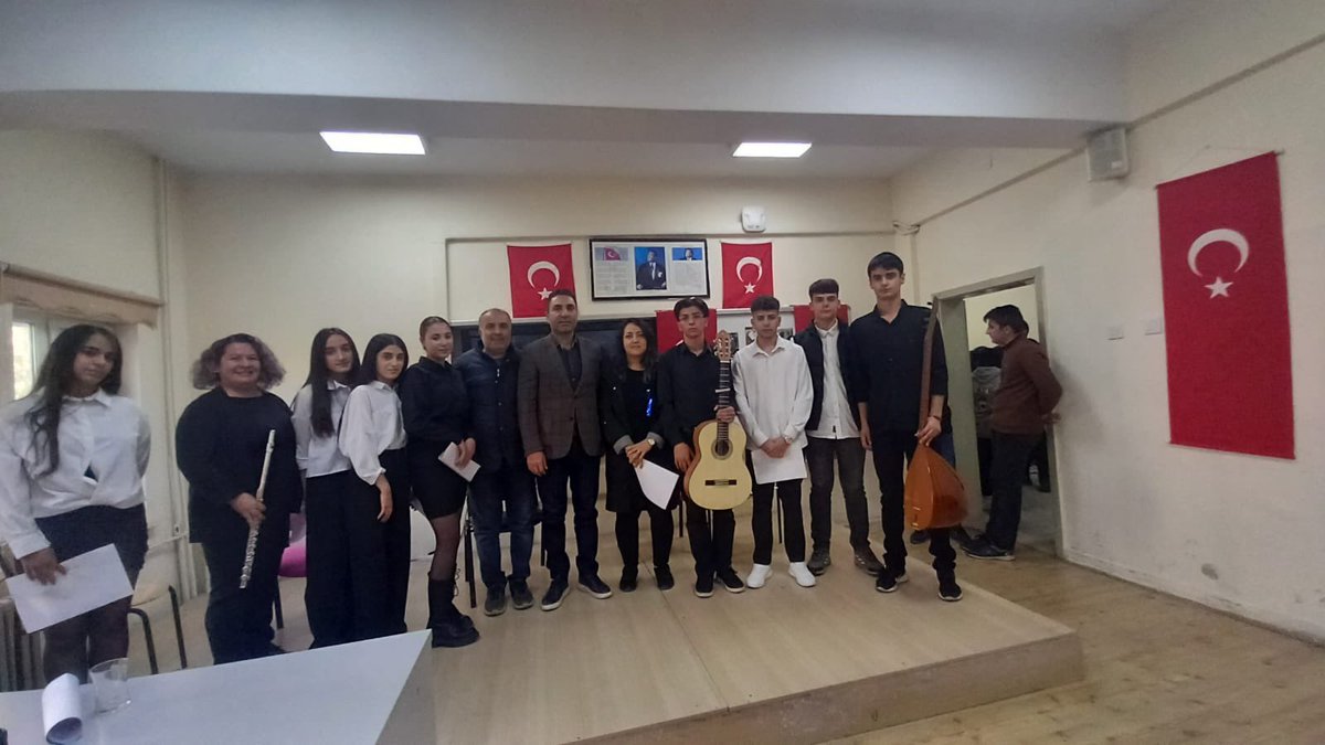 8Lisesi's tweet photo. 10 Kasım Atatürk’ü Anma etkinliği kapsamında okulumuzda düzenlenen programda emeği geçen tüm öğretmen ve öğrencilerimize teşekkür eder, Gazi M. Kemal Atatürk’ü saygı minnet ve Özlem’le anıyoruz.@husamettin_atli https://t.co/jGvMnC40kO