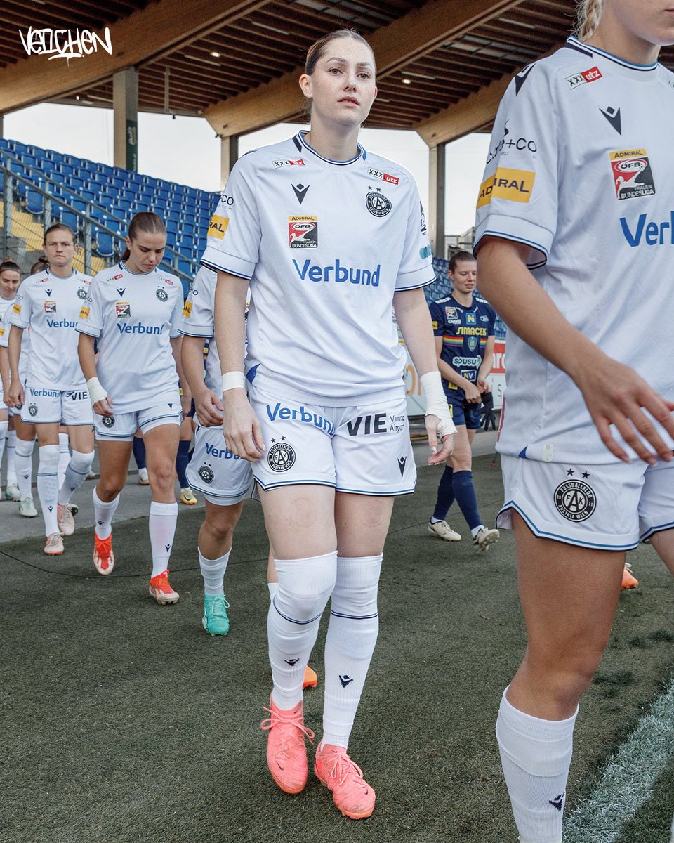 🤕 Pech für <a href="/Stefanieschnee_/">Stefanie Schneeberger</a>: Unsere Nummer 10 zog sich beim Comeback in St. Pölten einen Außenbandriss im rechten Sprunggelenk zu und muss vorerst wieder pausieren. Gute Besserung &amp; voller Angriff im neuen Jahr! ✊💜
#faklive