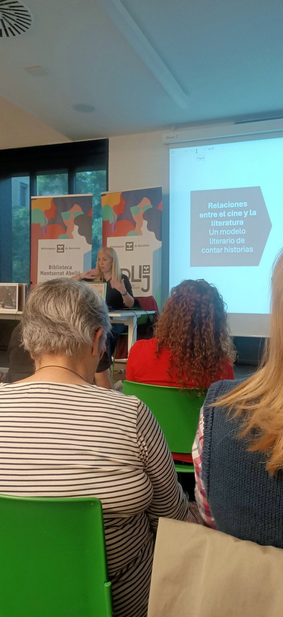 Glonicolau's tweet photo. Matí de jornada molt interessant de LIJ a la #Setmanadelalbum
#IsidroFerrer ens ha parlat de com crea les seves obres✨
@AnaTarambana del control de la LIJ i la Gema Sirvent de les connexions entre cinema i àlbum.
L'equip de bibliotecàries #PLAMIB no ens ho hem volgut perdre. https://t.co/HQ83ZU86Lk