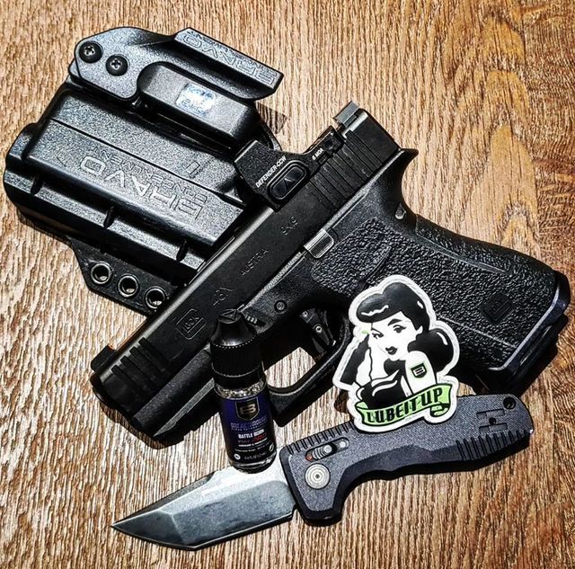 BravoHolsters's tweet photo. EDC photo of the day with #NoLessThanTheBest
Repost from @talosdefensesystems
#vortexoptics
#breakthroughclean
#bravoconcealment
#glock
#sog
#nightfision
#shieldarms
#talongrips
#talosdefensesystems https://t.co/sLIwYZ7Vk4