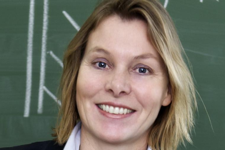 Phys. unserer Zeit (@phiuz_de) on Twitter photo Die #Entropie gehört zu den fundamentalen Größen der #Physik, die unser Leben bestimmen. Gibt es auch #Entropiequanten? Elke Scheer schreibt darüber bei @Phiuz_de pro-physik.de/nachrichten/gi…
Elke Scheer ist Physikprofessorin an der <a href="/UniKonstanz/">Universität Konstanz</a>. Die #Entropie gehört zu den fundamentalen Größen der #Physik, die unser Leben bestimmen. Gibt es auch #Entropiequanten? Elke Scheer schreibt darüber bei @Phiuz_de pro-physik.de/nachrichten/gi…
Elke Scheer ist Physikprofessorin an der <a href="/UniKonstanz/">Universität Konstanz</a>.