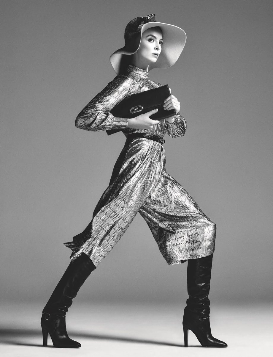 worlds_moda's tweet image. #editorialsWM (2/3)

#VOGUEUK,
April 2020.
By #StevenMeisel

#JodieComer