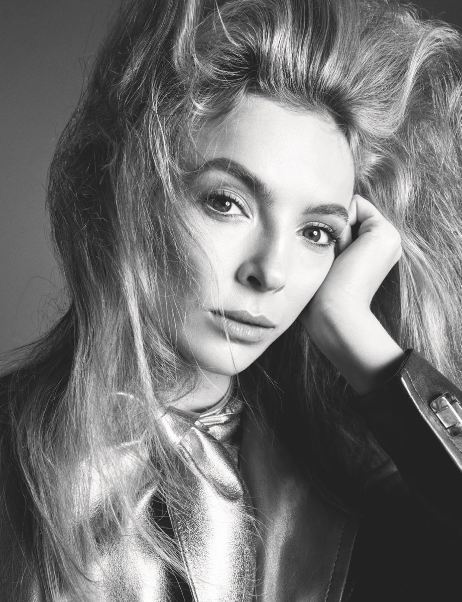 worlds_moda's tweet image. #editorialsWM (2/3)

#VOGUEUK,
April 2020.
By #StevenMeisel

#JodieComer