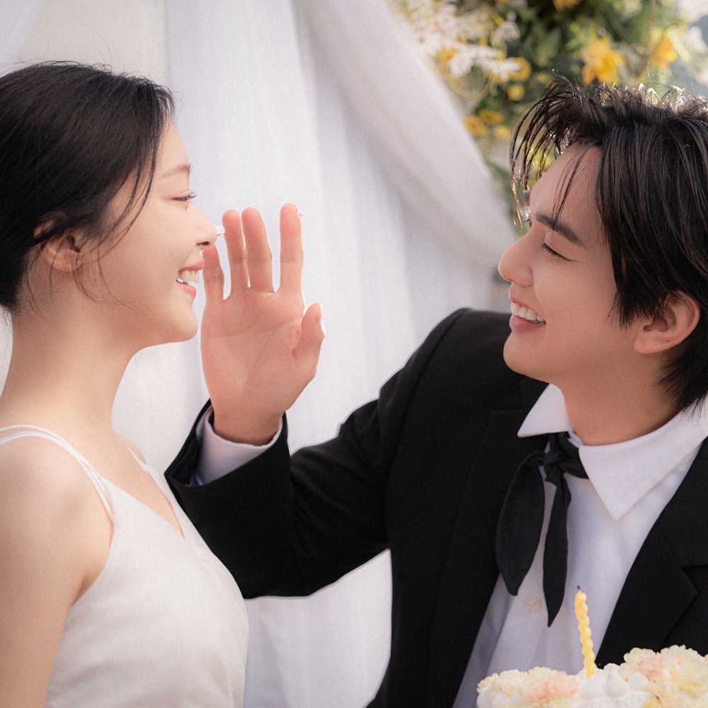 ysh_d93's tweet image. everybody moved on.....
help, I&apos;m still at the restaurant....

#YooSeungHo #ChoiHeeJin
#WelcomeToTheShow