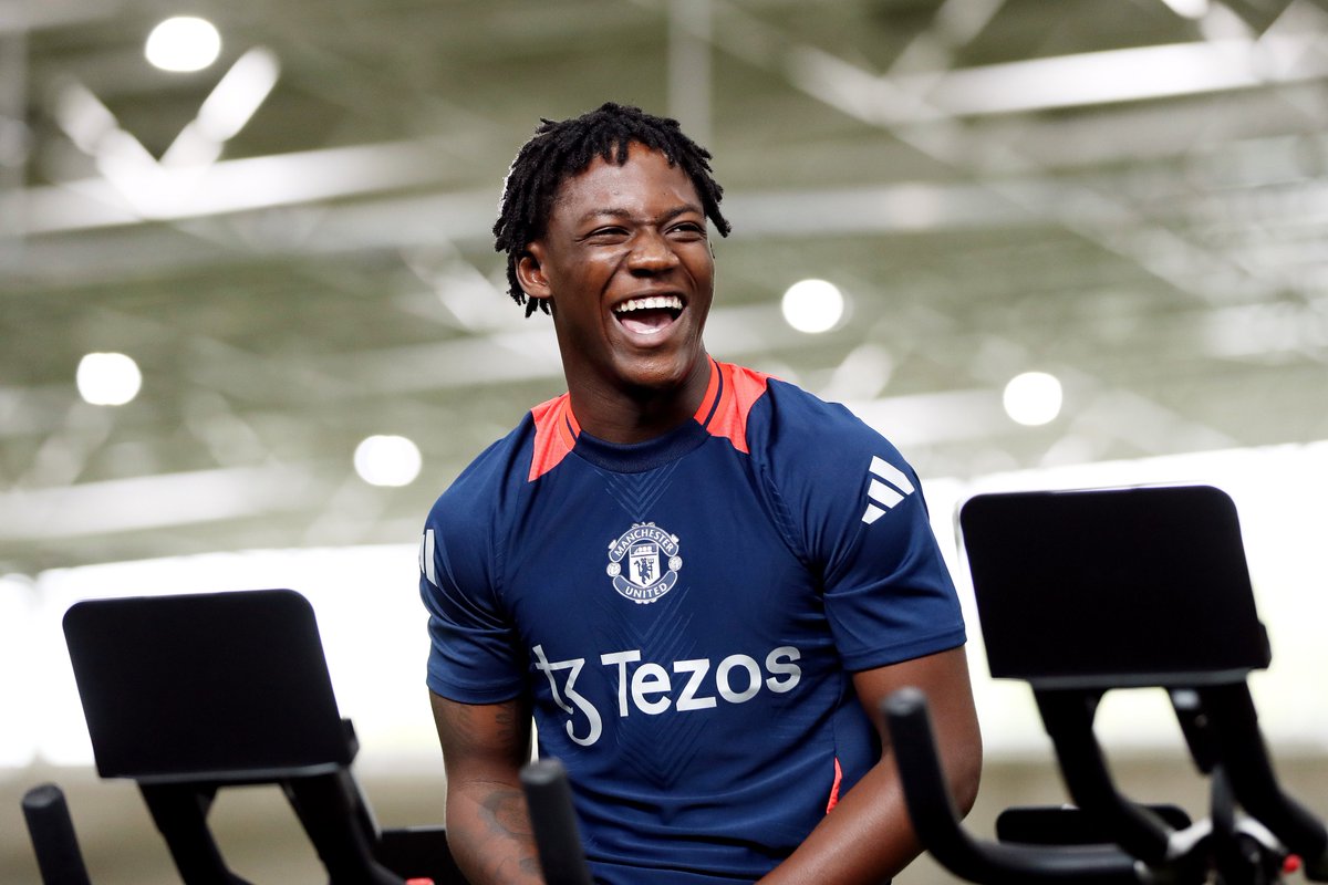 UnitedStandMUFC's tweet photo. Ruud van Nistelrooy: "Amad was assessed, still working on him, to get him ready for Sunday. Kobbie is also progressing in his injury, he's making the right steps, but he needs a bit more time." #mufc
