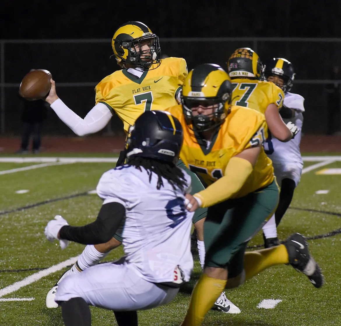 FR_Athletics's tweet photo. 🏆MHSAA District Football Championship🏆
Detroit Voyager Prep vs Flat Rock
⏰7:00 pm
🏠Marvin Mittlestat Field
Let’s pack Mittlestat and cheer on our Rams as they try to capture their 3rd straight District Championship! #warh 🐏💚💛 https://t.co/PgmhxKAb75
