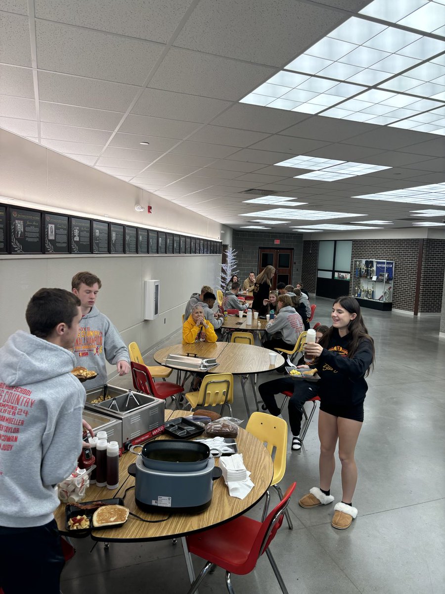 Thank you to Tara Mason and Cindy B’s for team breakfast before leaving for State!