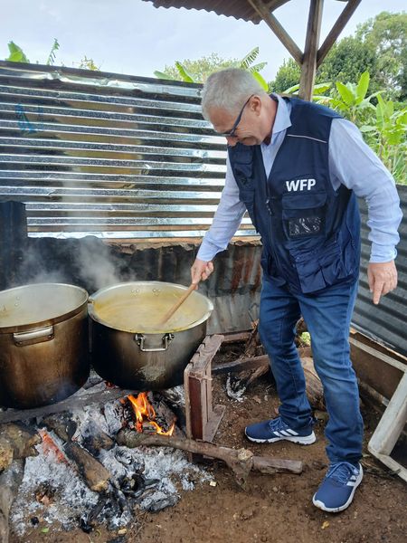 GianlucFerrera's tweet photo. I visited Madalena School in São Tomé and Príncipe🇸🇹 with the Coordinator of 🇸🇹's National School Food and Health Programme to see the #HGSF programme’s impact. 
Inspiring to see pupils and the community prepare nutritious meals; vital for keeping kids in school. 
#SavingLives https://t.co/K1JFuUcVAf