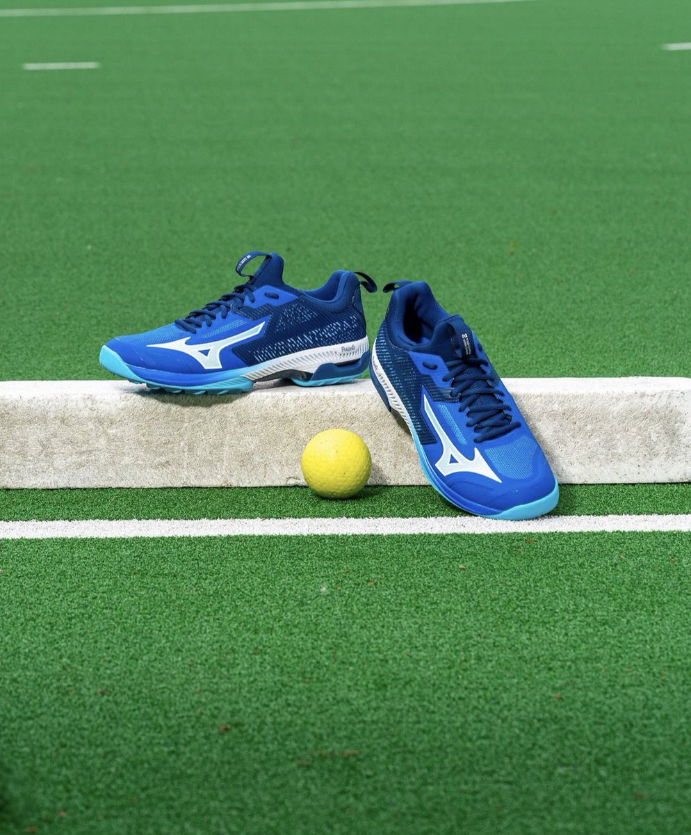 Shop the Mizuno Hockey Wave Panthera 2 hockey shoes in blue 💙 now with 20% off 

hockeyfactoryshop.co.uk/products/mizun…