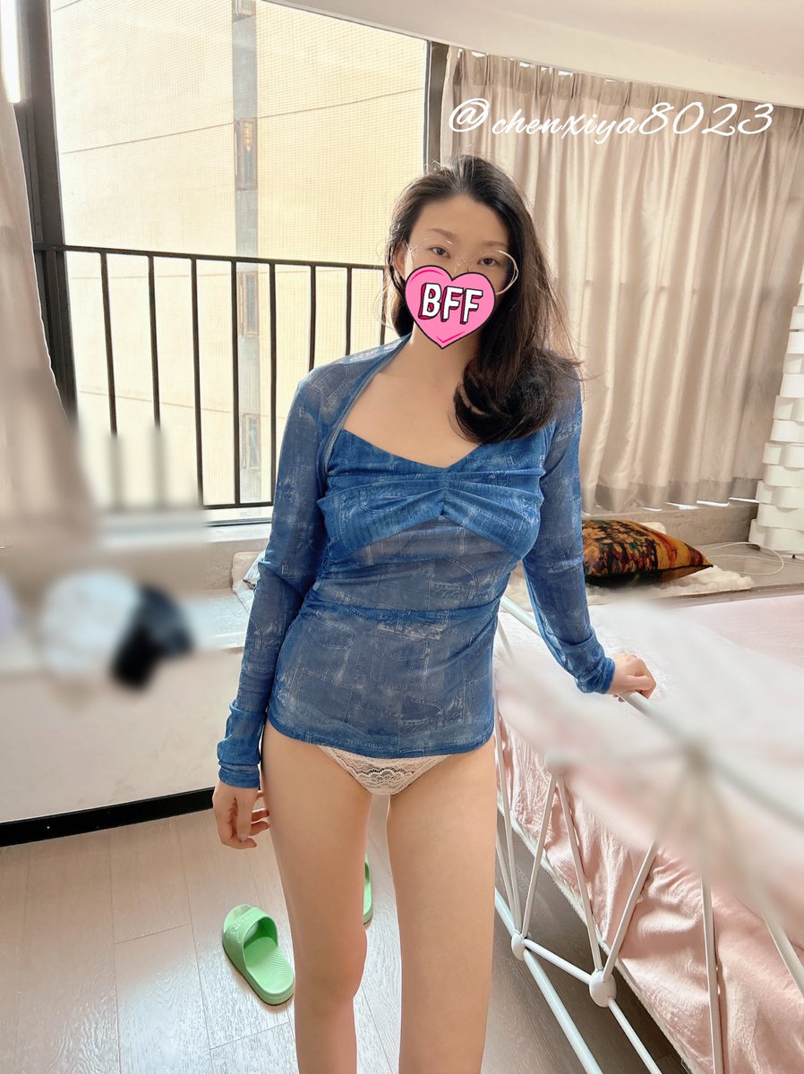今晚约了和同事们去KTV，老公千挑万选说要我穿这个去…

不知道你们看懂这衣服的原理了没～只能说暗藏玄机呀…

晚点拍一个在外面的晚安贴给你们吧～

（晨夕未已原号被连续冻结两次，大家别迷路关注这个～） https://t.co/COmzmOlsi2