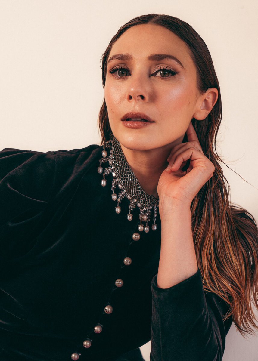 Elizabeth Olsen stuns in a new photo