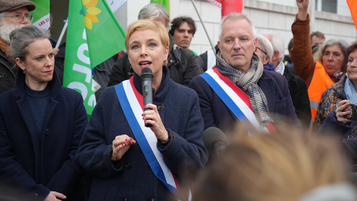 Ce matin à Vannes, j’apporte tout mon soutien aux salariés de Michelin, brutalement mis à la porte alors que le groupe réalise des profits records et que l’argent public coule à flot.

Je suis révoltée par la folie, la violence, la déraison d’un système économique qui repose sur