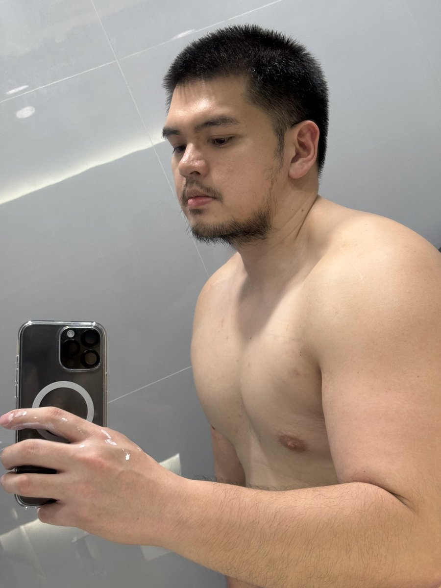 kingdc012's tweet photo. Pec day. https://t.co/5UXWu6aPgm
