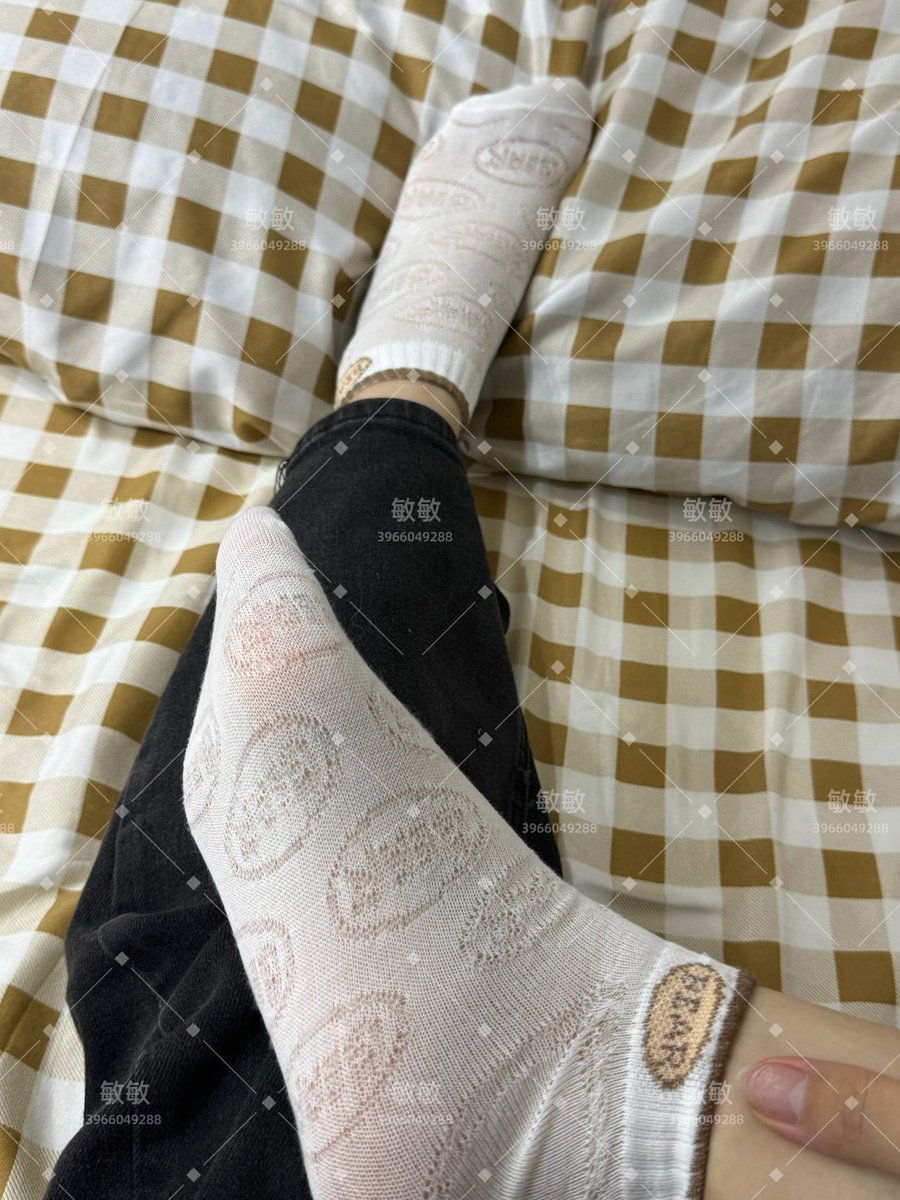 yang04878's tweet photo. 小贱狗 拿着妈妈的袜子给你去暖被窝吧 暖的臭臭的 #袜子 https://t.co/gC1IyCE3rl