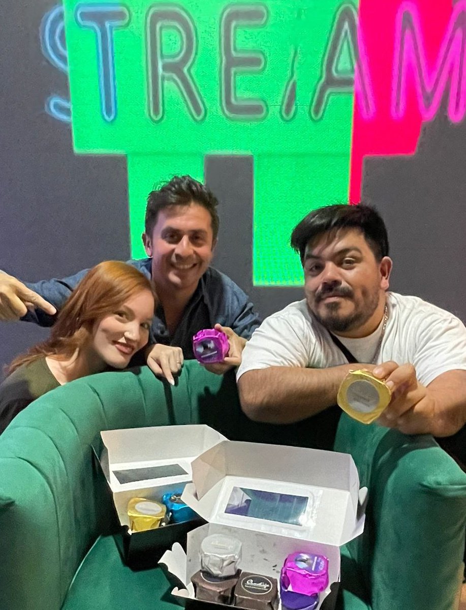 Hay sorteo de alfajores en mi IG instagram.com/p/DCFMQ4ZP5wC/…
Junto a <a href="/HeberYbaez/">Heber Ybañez</a> <a href="/IannottiRomina/">Romina Iannotti</a>