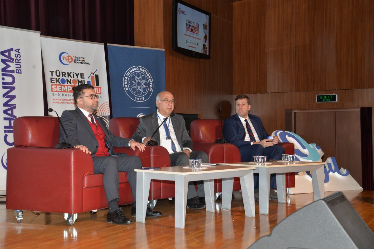 Rektörümüz Prof. Dr. Murat Yülek, Türkiye Bilimler Akademisi (TÜBA) ve Merkezi Kayıt Kuruluşu’nun destekleriyle #Bursa Uludağ Üniversitesi ev sahipliğinde gerçekleşen Türkiye Ekonomi Sempozyumunda⤵️