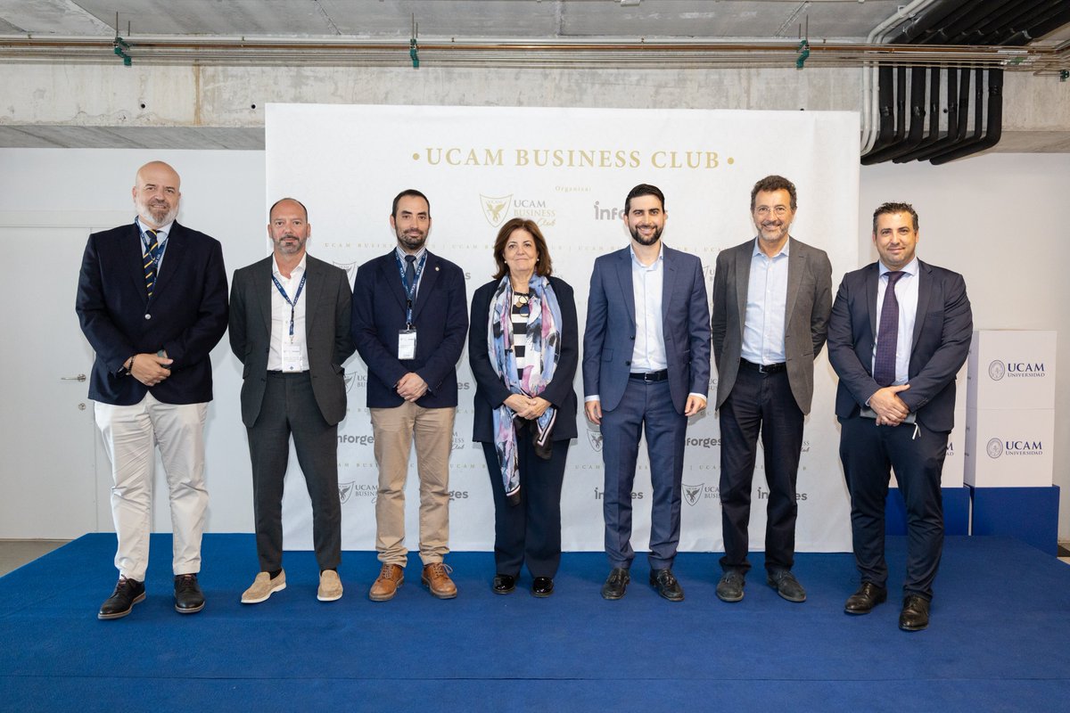 La #InteligenciaArtificial está otorgando “superpoderes” a las empresas 🚀.
 
En colaboración con #UCAM e #Inforges apoya a las empresas para que compitan a gran escala.

¿Cómo lo hacemos? En 3 pasos: 
1️⃣ Productividad personal 
2️⃣ Colaboración en equipo 
3️⃣Rediseño de procesos