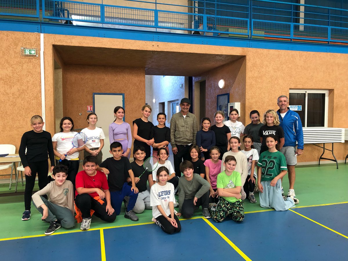 Nos élèves de 6eme <a href="/cgIleRousse/">COLLEGE PASCAL PAOLI ILE ROUSSE</a> ont eu la surprise de voir arriver M Eric Fraticelli pendant leur cours d EPS !
Un beau souvenir pur eux ! <a href="/accorse/">Académie de Corse</a>
