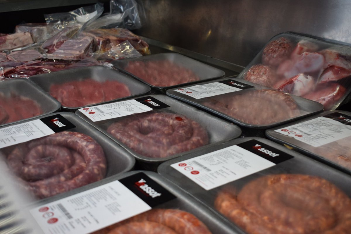 oscarordeig's tweet photo. 🍎🥩 Avui he visitat una finca de pomes Pink Lady i l’empresa familiar Vedella Massot. 

Dos exemples del potencial alimentari de Catalunya i de la importància dinamitzadora de l’activitat agroalimentària a les comarques rurals. 

Orgull de territori i de sector. https://t.co/9yJBF9GaH0