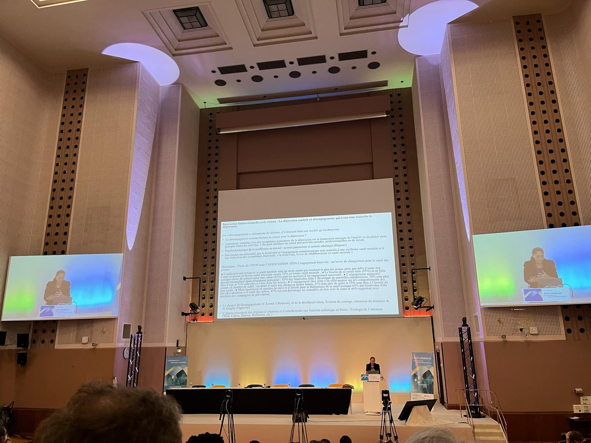 Présent aux #ÉtatsGénéraux de la Formation &amp; de la Recherche Médicale : échanges riches sur la #REES et la #R3C, avec un engagement de la part de la ministre de la Santé sur l'application de la réforme du troisième cycle. 

Ensemble, travaillons à l'aboutissement de ce projet !