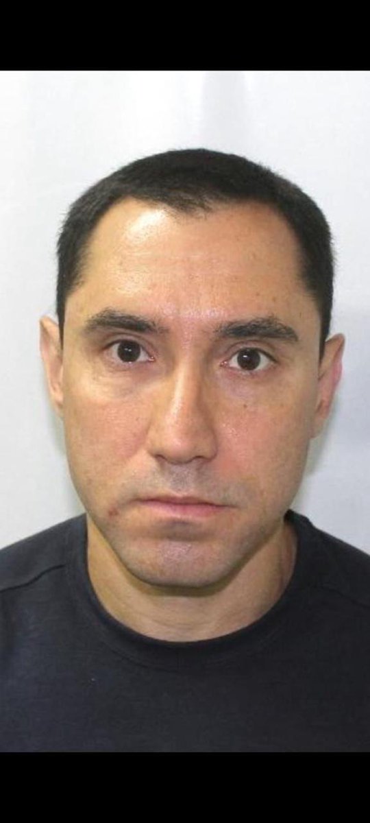 Este é o delegado Fábio Alvarez Shor, que por anos conseguiu ficar anônimo, sem fotos na internet. Ele é o responsável por prender patriotas inocentes e fazer milhares de crianças chorarem por seus pais. Ele invadiu o quarto da filhinha do jornalista Eustáquio para pegar celular