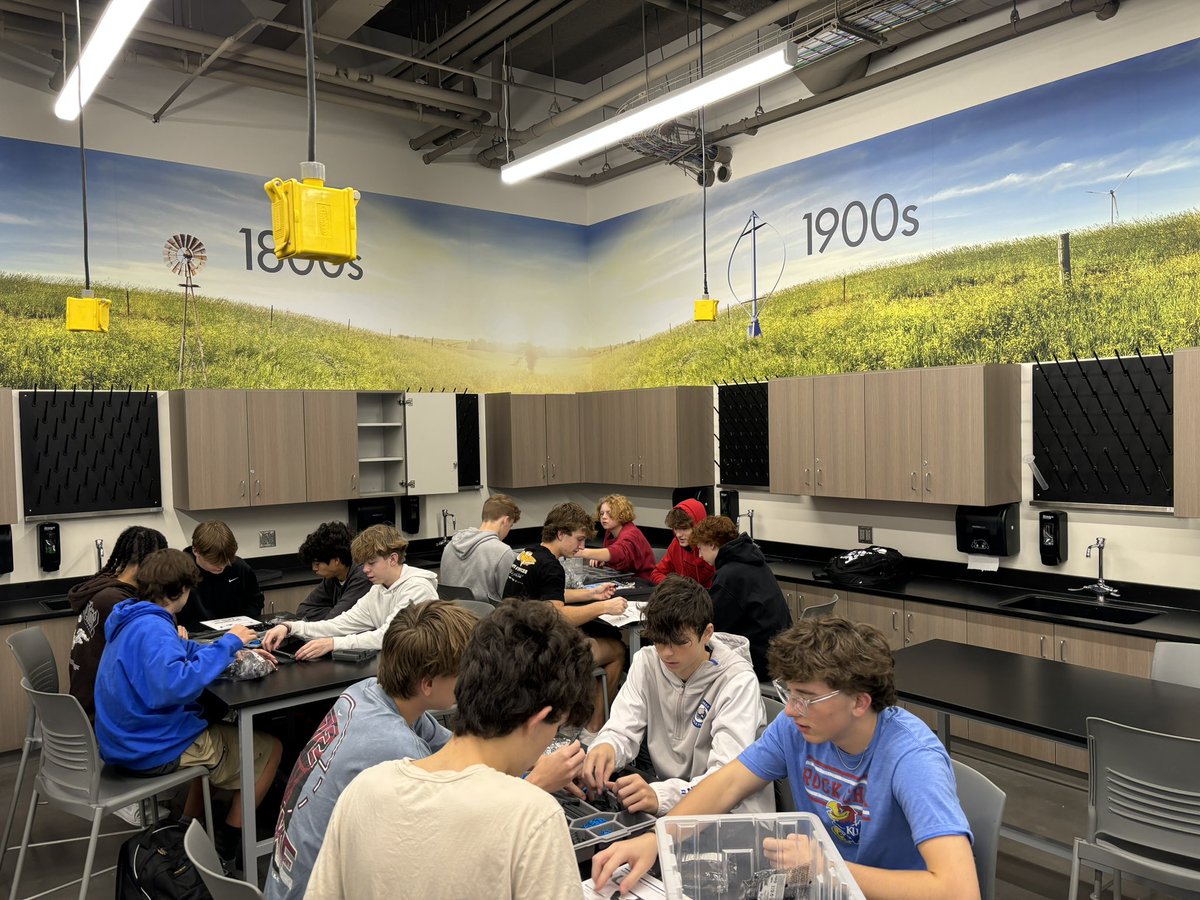 Sophomore Energy students are  locked in and are working with VEX IQ components to design and build complex machines. <a href="/PLTWorg/">Project Lead The Way</a> 
<a href="/Olathe21st/">21stCenturyAcademies</a> <a href="/OWNovacekOWLS/">Jay Novacek</a> <a href="/AnnaLynnMorris/">AnnaLynn Morris</a>