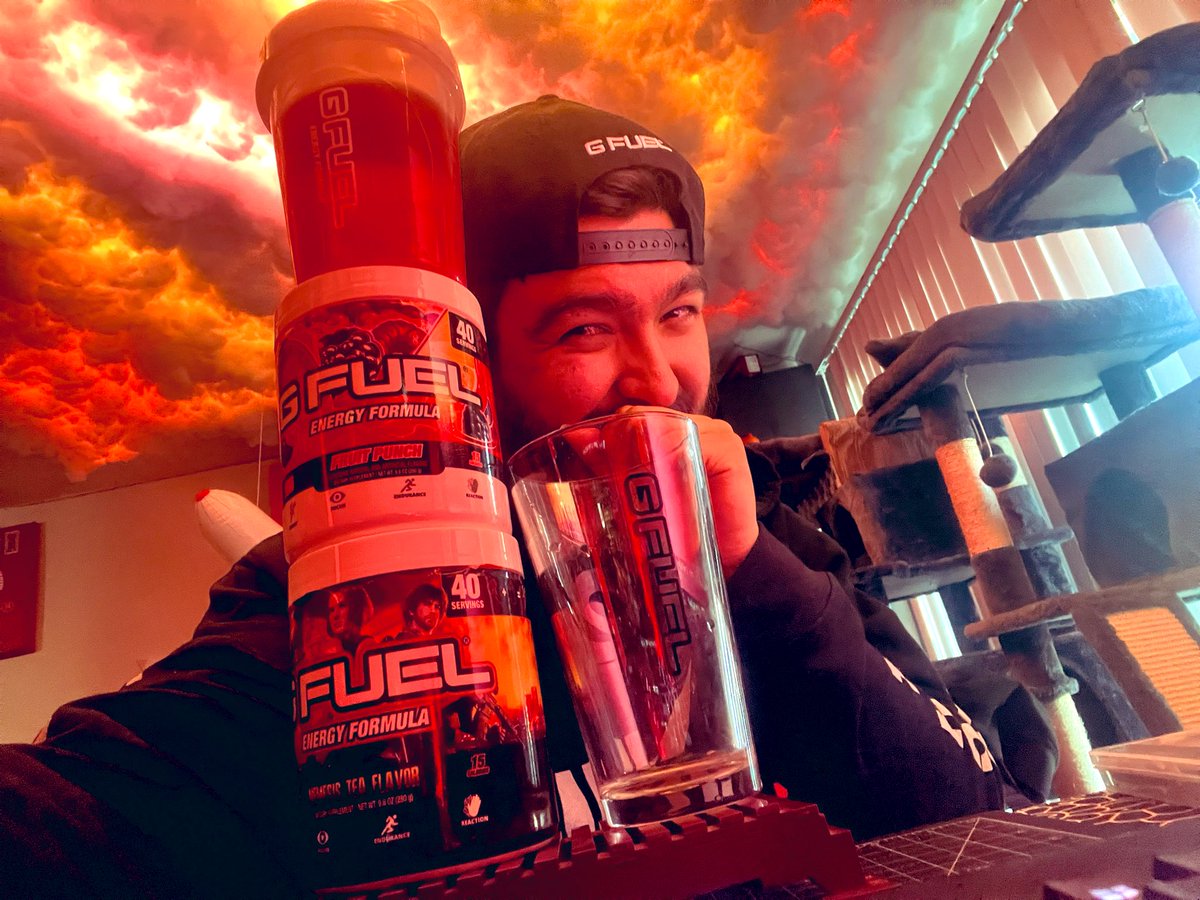 _Young_Vivid_'s tweet photo. Day 594🔥of chugging a gfuel flavor until @GFuelEnergy blesses me with Code Vivid at Checkout🥺Today We Have 🍓Fruit Punch👊🏼🤺Nemisis Tea🫖#Fyp #GFUELED #CodeVivid #gfuelenergy https://t.co/RmAn7xNKRl