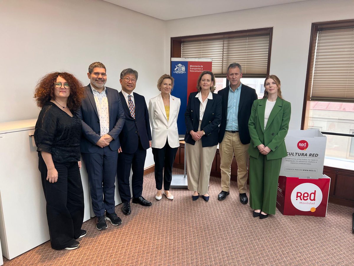 Young_T_KIM's tweet image. Honoured to have met with 🇨🇱@MTTChile @JuanCaMunozA yesterday, where we discussed their ambitious agenda as ITF Presidency.

Advancing resilient, safe, and sustainable transport has never been more urgent, and we are happy to support Chile's vision for the @ITF_Forum.