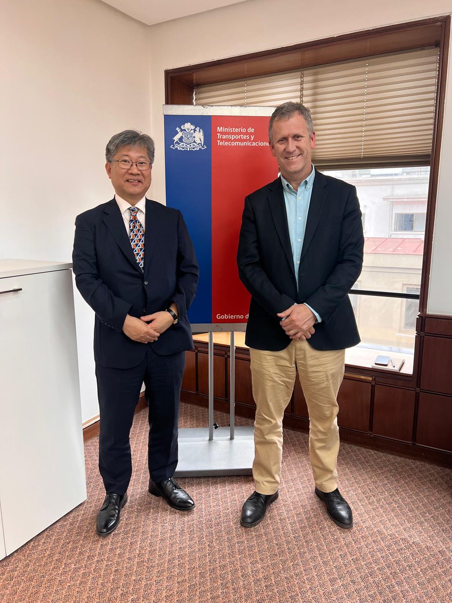Young_T_KIM's tweet image. Honoured to have met with 🇨🇱@MTTChile @JuanCaMunozA yesterday, where we discussed their ambitious agenda as ITF Presidency.

Advancing resilient, safe, and sustainable transport has never been more urgent, and we are happy to support Chile's vision for the @ITF_Forum.