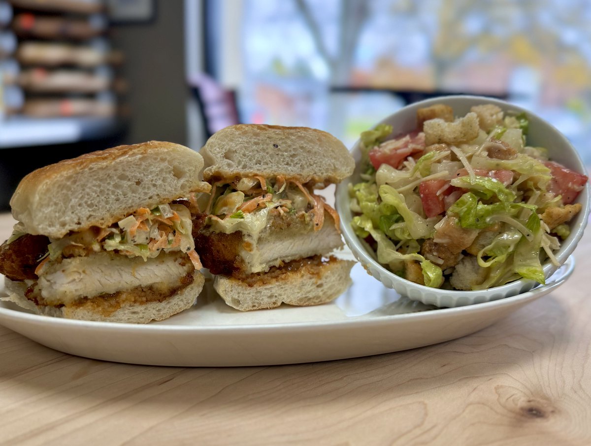 VincesGourmet's tweet photo. Today only! Ethan brings you an Asiago encrusted chicken sub with a barbecue mustard aioli, topped with creamy coleslaw. It’s served with a side salad and Caesar dressing. #weeklyspecials #fridayspecial #ethansspecials #itsdelicious #savemeone #yum #eatlocal #wheresyracuseeats https://t.co/xAZOr0wk4l