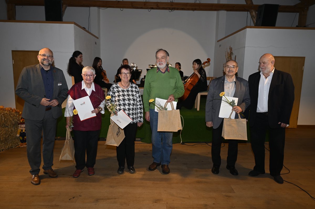 Engagement bis ins hohe Alter: Landrat würdigt ehrenamtliche Arbeit von Seniorinnen und Senioren mynewsdesk.com/de/landkreis-b…